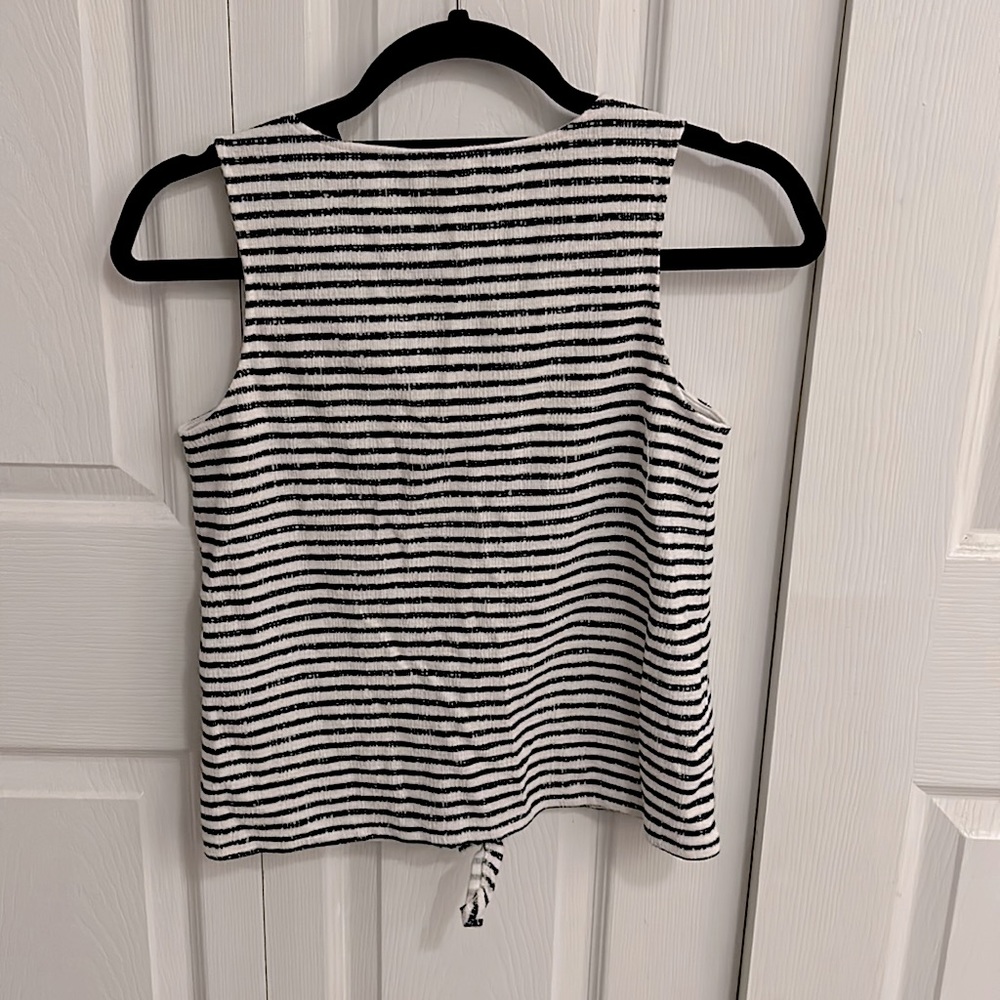 Sleeveless button down - Picture 4 of 4